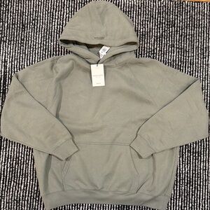 Aritzia sweatfleece cozy hoodie.  Tags on, never worn
